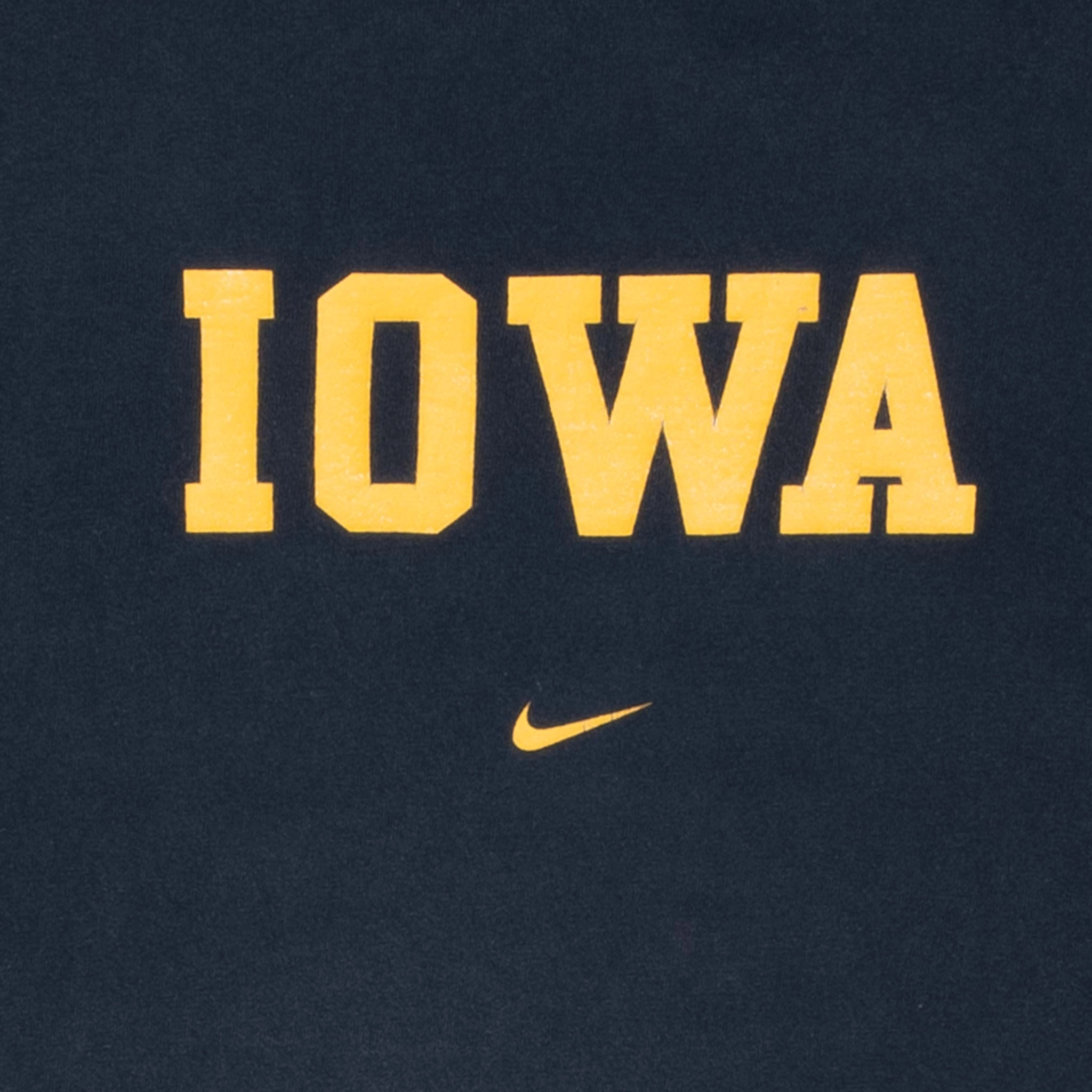 VINTAGE NIKE NCAA UNIVERSITY OF IOWA 2000S TEE SHIRT SIZE LARGE MADE IN USA